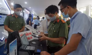Nhiều sản phẩm, thiết bị và dịch vụ công nghệ ứng dụng, dữ liệu dân cư và CCCD, phục vụ cho người dân và xã hội được giới thiệu.