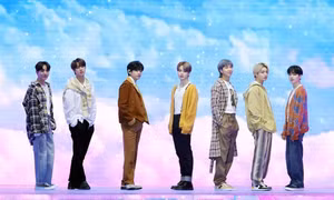 BTS lập hat-trick tỉ view bằng cú "ghi bàn" với tốc độ ánh sáng của "Dynamite"
