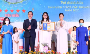 Bình Dương tuyên dương nhiều gương sinh viên xuất sắc
