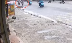 [CLIP] Đi bộ giữa đường, người đàn ông bị xe tông nằm bất động