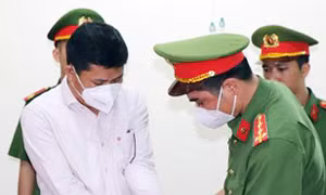 Bắt, khám xét nhà cựu Giám đốc CDC Bình Phước liên quan vụ kit test Việt Á