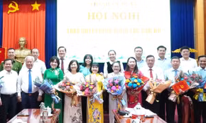 Trao quyết định của Giám đốc Công an Bình Dương về công tác cán bộ
