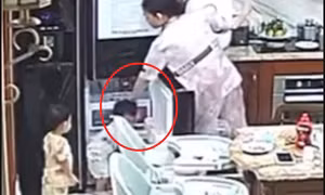 Tin mới vụ xem camera giấu kín, sốc khi phát hiện cặp song sinh bị bảo mẫu bạo hành