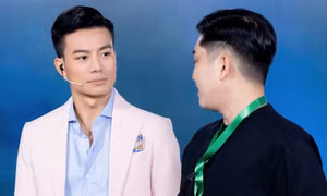 Diễn viên Hiếu Nguyễn làm MC Chủ Nhật Đỏ