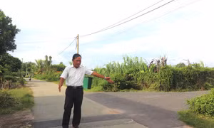 Hiến đất làm đường, nông dân ở TPHCM được chính quyền trao thư khen