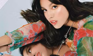 Dù đứng No.1 Billboard, "drivers license" vẫn bị mẹ của Olivia Rodrigo chê vì lý do này