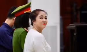 TPHCM 24/7: Được giảm án, bà Phương Hằng còn ở tù bao lâu? Chủ ôm chặt chó cưng xin nộp phạt