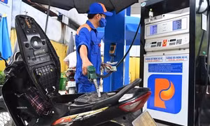 Giảm thuế bảo vệ môi trường với xăng dầu năm 2023. Ảnh minh hoạ