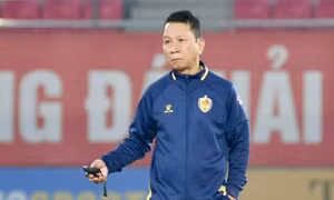 HLV Văn Sỹ Sơn xin nghỉ sau khi Quảng Nam thua SHB Đà Nẵng ở trận 'chung kết ngược' V-League (ảnh Minh Dân)