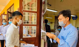 Thí sinh thi tốt nghiệp THPT 2020 trong bối cảnh có dịch COVID-19. Ảnh: Anh Minh 
