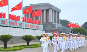Chiến sĩ Đoàn 275 thực hiện nghi lễ hàng ngày tại Lăng Bác