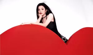 Khoe loạt ảnh mới, Suni Hạ Linh được fan Trung khen hết lời vào ngày "tỏ tình"