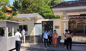 Phụ huynh trường Quốc tế Á Châu phản ánh việc tăng học phí