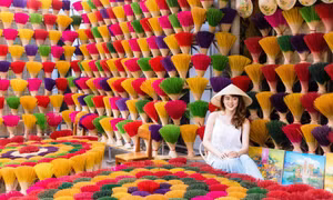 Giới trẻ mê mẩn chụp ảnh ở làng trầm hương nổi tiếng xứ Huế 