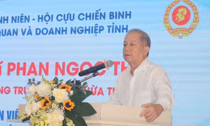 Phó Bí thư Thường trực Tỉnh ủy TT-Huế nói chuyện chuyên đề với thanh niên, cựu chiến binh