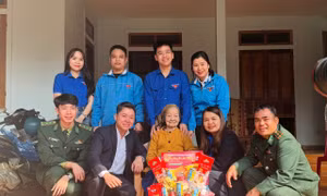 Bữa cơm tất niên - Ấm tình lòng Mẹ