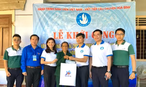 Anh Nguyễn Minh Triết tham gia các hoạt động tri ân và an sinh xã hội tại thị xã Quảng Trị