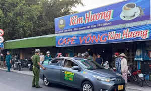 Đang nằm võng nghỉ mệt bị bạn mang dao chém lìa ngón tay