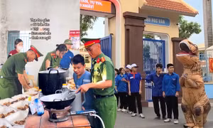 "Thế hệ cợt nhả" tiếp sức mùa thi 2025: Sáng tạo và hài hước, hết sức đáng yêu!