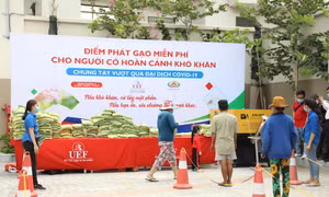 Trường ĐH Kinh tế Tài chính TP. HCM làm “ATM gạo” cho cộng đồng