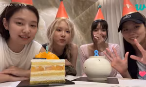 BLACKPINK livestream kỷ niệm 8 năm: Cảm động nhiều, meme "cảm lạnh" không ít
