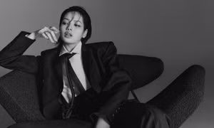 Lisa xác nhận mở công ty riêng, bộ ảnh ngập vibe "nữ tổng tài" đại náo mạng xã hội