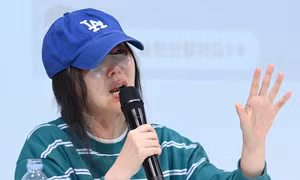 Toàn cảnh họp báo của Min Hee Jin: Bật khóc khi nhắc đến NewJeans, nhiều tuyên bố sốc