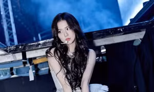 Fan meeting Jisoo tại Hà Nội: Hạng vé VVIP bị chê "quyền lợi chưa tương xứng"
