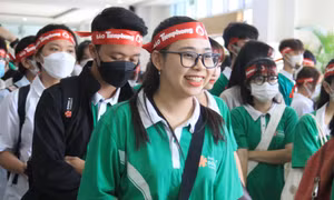 Bạn có hẹn với Chủ nhật Đỏ: Hiến máu tiện "kiếm gấu" tại ĐH Bách khoa, gặp gỡ nghệ sĩ Xuân Bắc