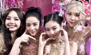 BLACKPINK chúc mừng kỷ niệm 7 năm debut: Rosé, Jisoo đăng ảnh chụp tại Hà Nội