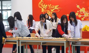 Teen Ams mở tiệc bánh cực xịn, doanh thu gửi quỹ từ thiện, lan tỏa ngọt ngào