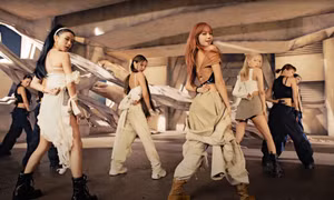 MV "Pink Venom" của BLACKPINK: Visual đẹp "tràn màn hình", đầu tư lớn nhưng vì sao chưa đủ mới lạ?