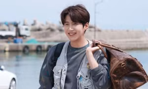 Nóng: Một nhân viên "Hometown Cha Cha Cha" minh oan phốt "khó ở" của Kim Seon Ho
