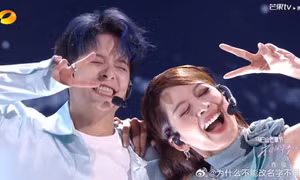 Chi Pu - Amber tạo "phản ứng hóa học" bùng nổ khi nhảy đôi 