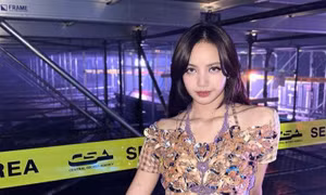 Lisa BLACKPINK ngày càng táo bạo, buổi diễn cá nhân tại Paris nói lên điều gì?