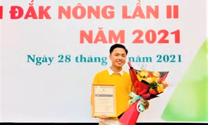 Huỳnh Văn Quí (lớp 12A2, Trường THPT Krông Nô, huyện Krông Nô, Đắk Nông) đoạt giải Nhất cuộc thi khởi nghiệp tỉnh Đắk Nông lần thứ 2