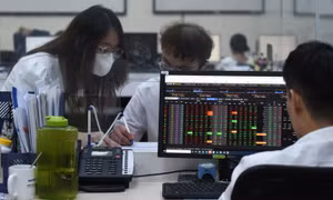 Cổ phiếu tăng giá áp đảo, VN-Index vẫn giảm 7 phiên liên tiếp
