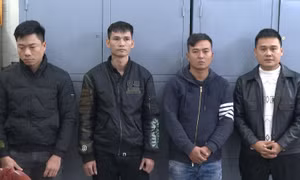 Rút súng uy hiếp, cưỡng đoạt tài sản trên chiếu bạc
