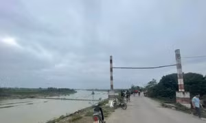 Nam sinh lớp 6 nhảy xuống sông cứu bạn, cả 2 người bị nước cuốn mất tích