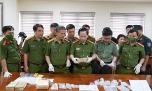 Bắt 3 đối tượng đầu não, thu hơn 5kg ma tuý và súng quân dụng