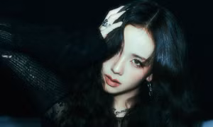 EP "AMORTAGE" - Jisoo: Khi đóa hoa mong manh năm nào đã sẵn sàng bứt phá
