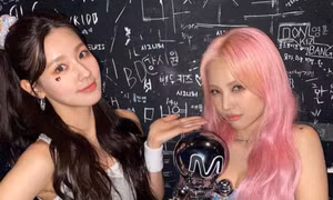 Sân khấu encore của Soyeon và Miyeon làm netizen suýt quên... cả hai là chị em cùng nhóm