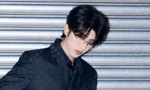 Bị tố đạo nhái thiết kế poster, Thái Từ Khôn lại "ghi điểm" nhờ cách xử lý chuyên nghiệp