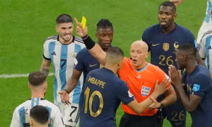 Trọng tài làm nhiệm vụ ở chung kết World Cup: 'Ngồi nhà phán thì dễ lắm!'