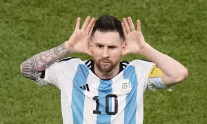 Messi hối hận vì cư xử không phải với Van Gaal
