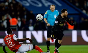Messi lại im lặng, PSG lại không thắng