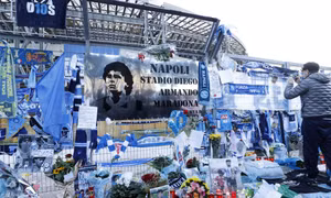Người nhà phải bán sạch tài sản trả nợ cho Maradona