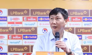 HLV Kim Sang-sik: Tôi muốn được người hâm mộ Việt Nam mến mộ như tiền bối Park Hang-seo