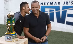 Cha của Neymar bị cảnh sát bắt giữ