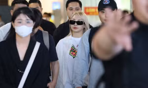 "Chị đại" CL có mặt tại sân bay Nội Bài, giây phút bùng nổ tại concert đã rất gần